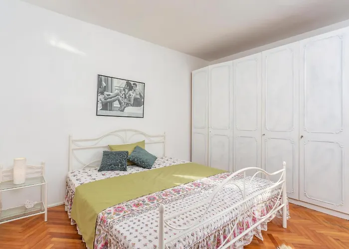 Lejlighed Cozy In With Wifi Vrbnik (Primorje-Gorski Kotar)