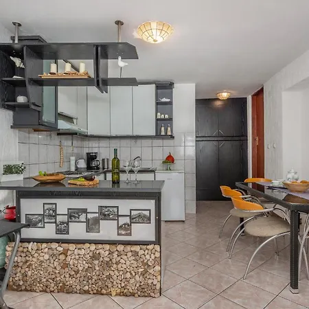 Beautiful In With Kitchen Apartment